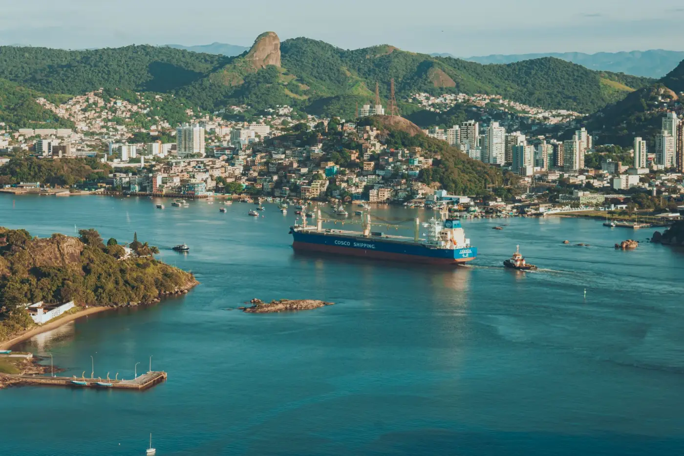 Da compra no exterior à importação no Brasil: fornecedores, documentação e logística em uma operação coordenada.